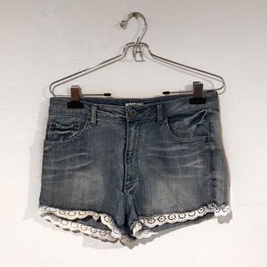 HIGH RISE JEAN SHORTS WITH CROCHET DETAILING!